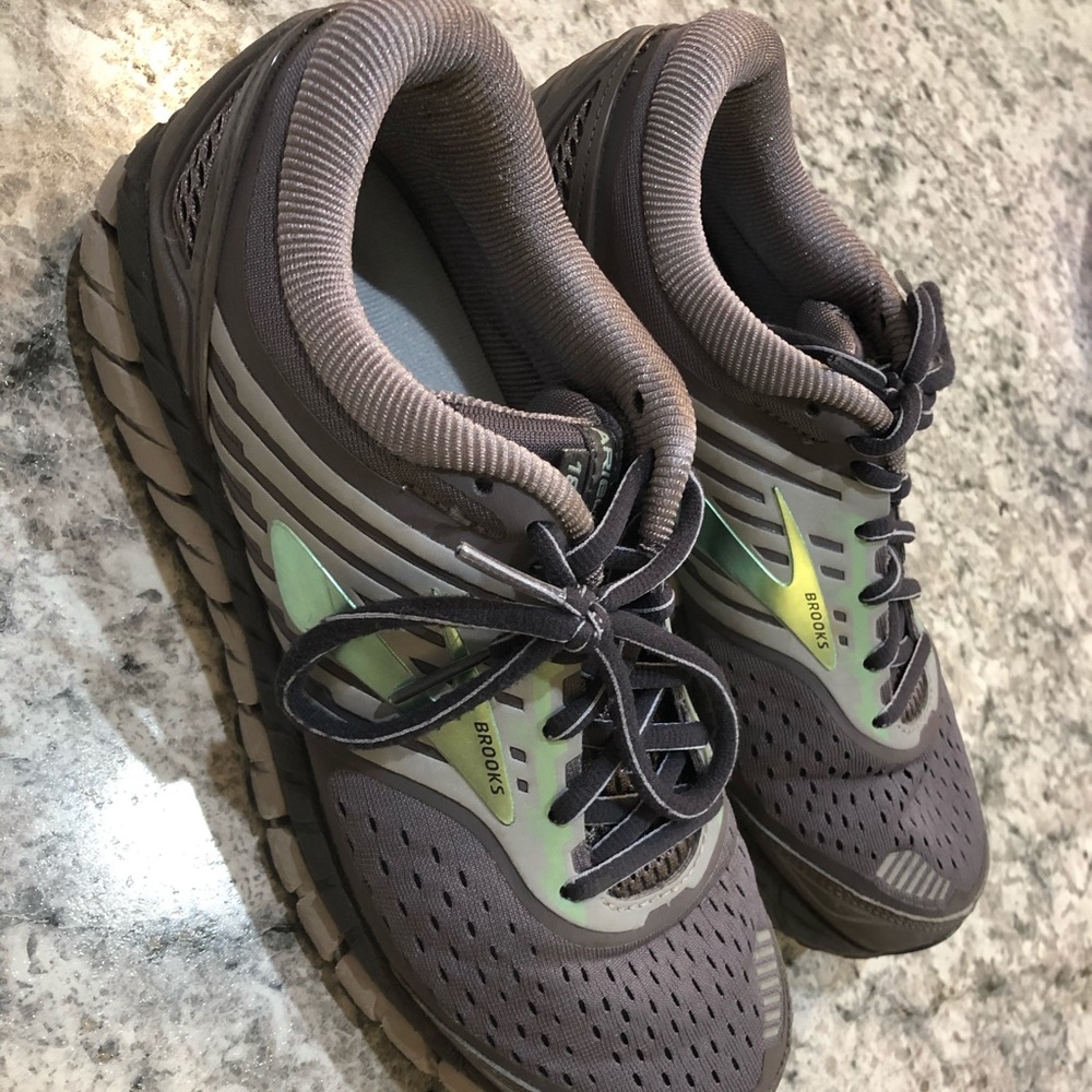 Brooks Ariel 18